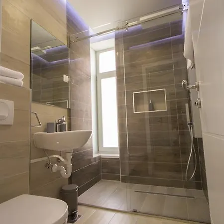 בית הארחה Riverside 4*